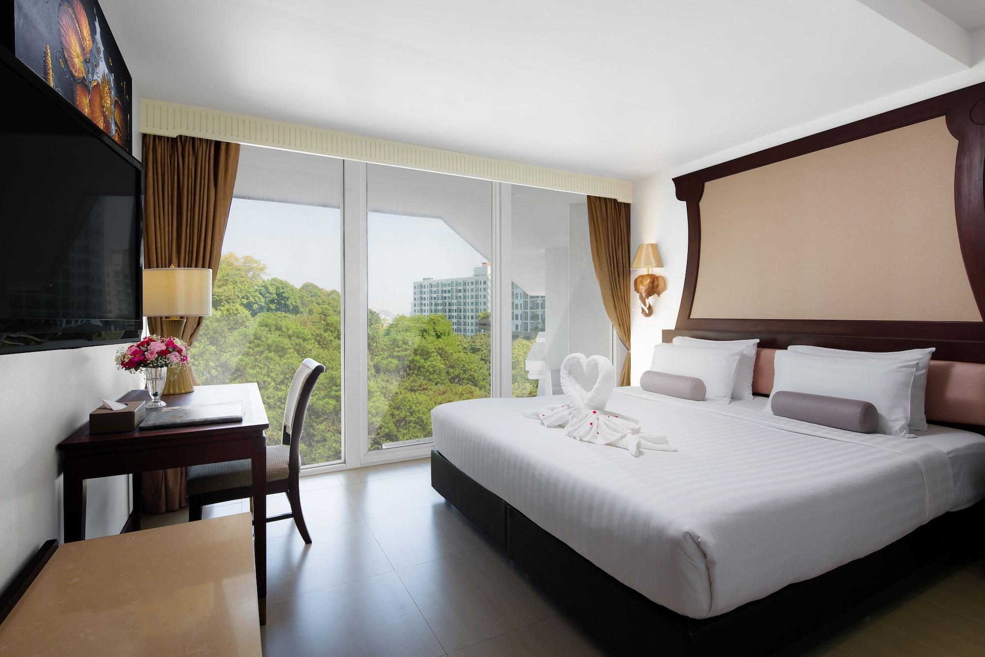 Aiyara Grand Hotel Pattaya Exterior photo